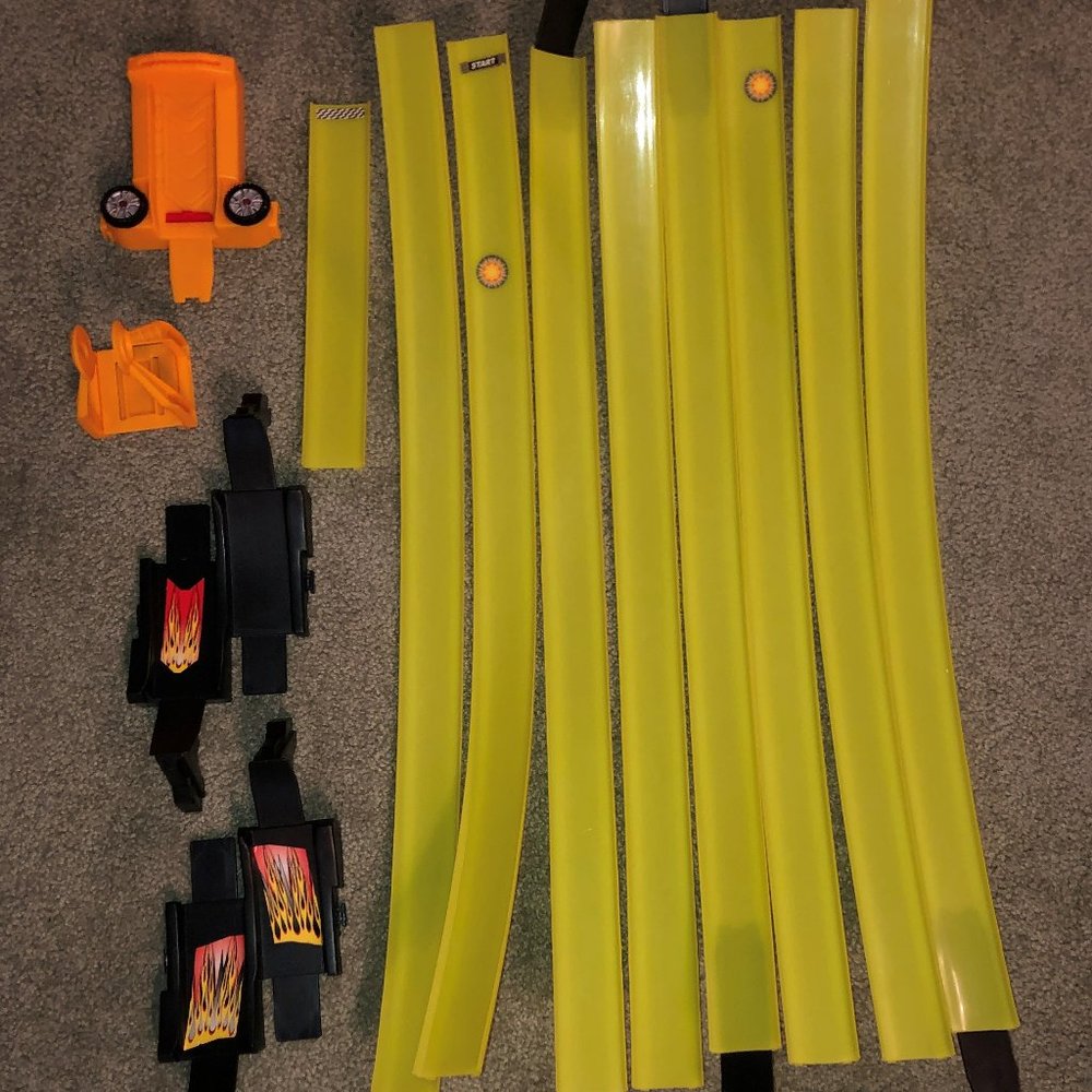 LAST CHANCE—Hot Wheels tracks and ramps to build a double loop track